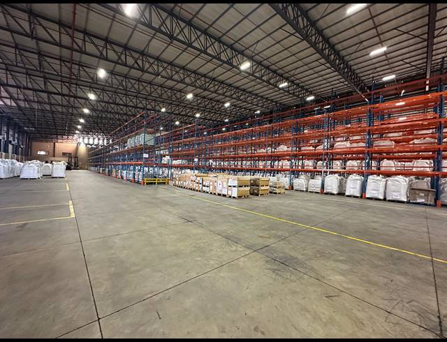 14,590M² WAREHOUSE TO LET IN NORTH RIDING